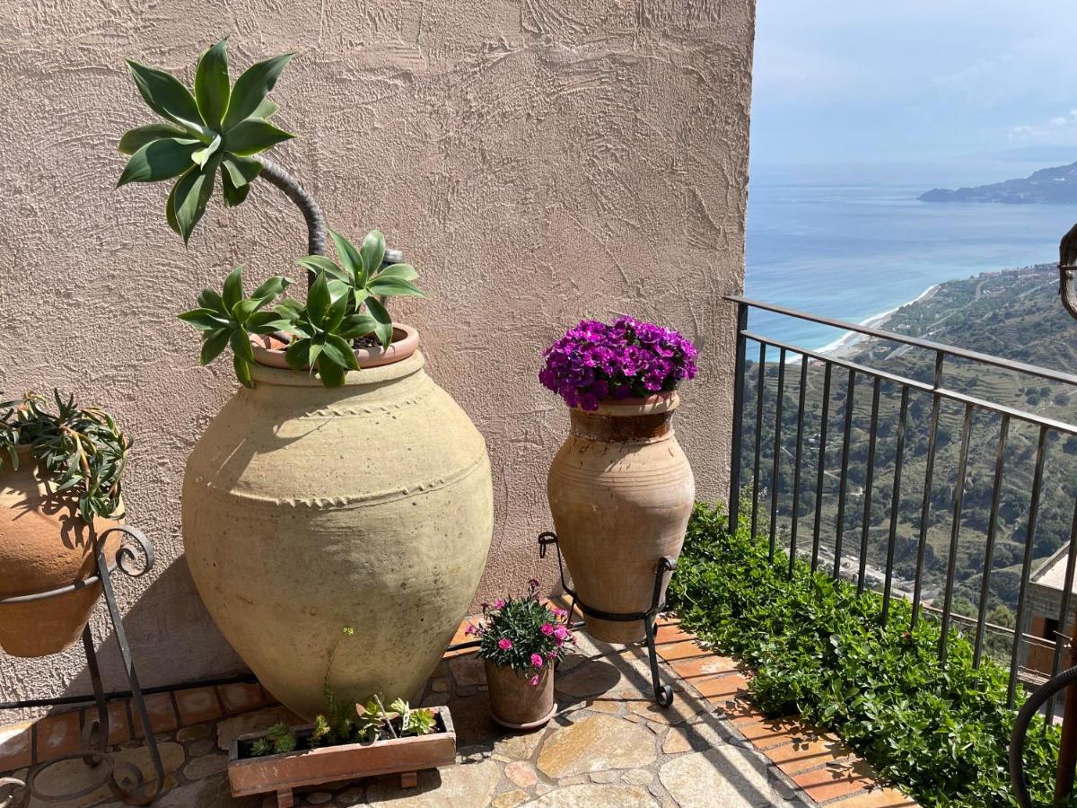 The Secret Garden Villa Forza d'Agro Exterior photo
